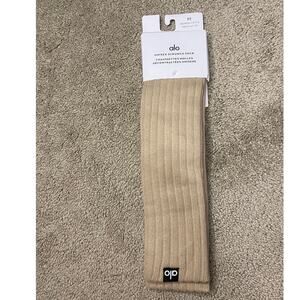 New Alo Yoga Unisex Scrunch Socks, Tan Size Medium